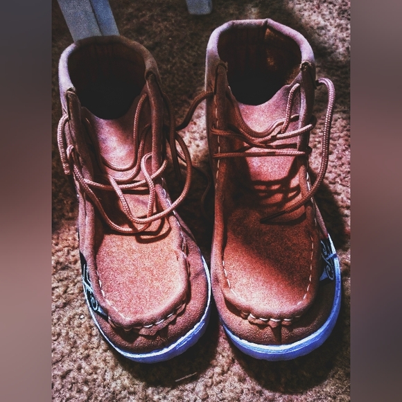 Shoes - Picture 2 of 7